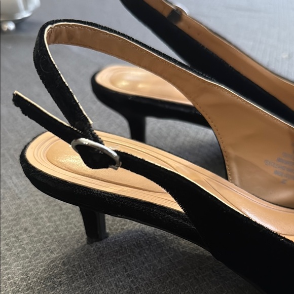 Black Heels with Pearl Embellishments - Picture 3 of 6